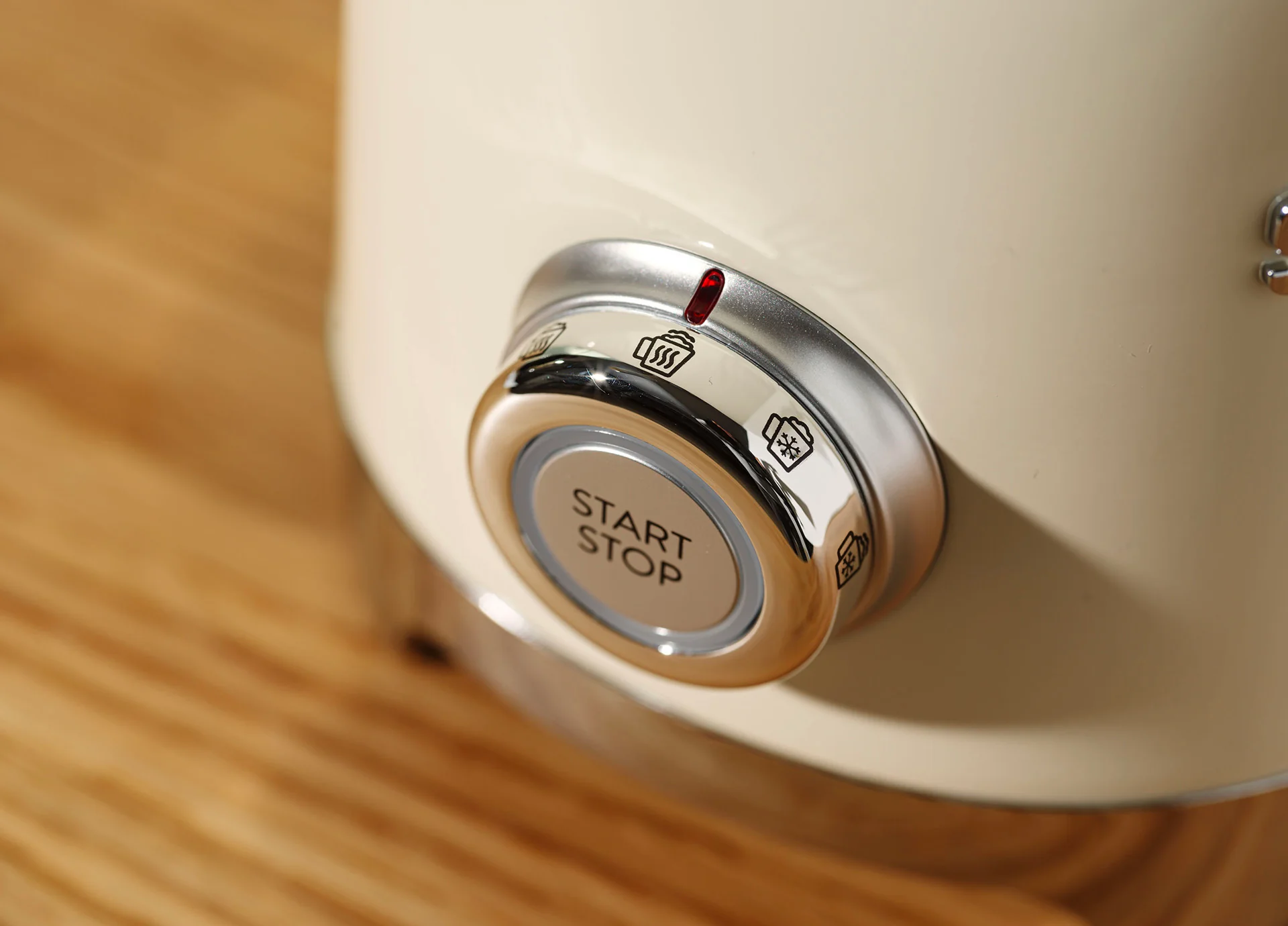 50's Style Milk Frother - Cream (MFF11CRAU) - Image 11